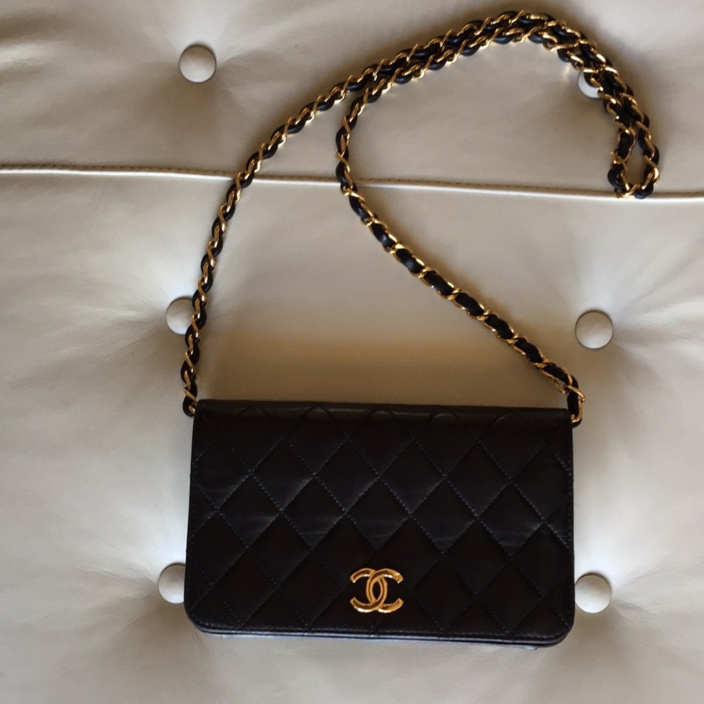 100% CHANEL quilted leather small flap bag